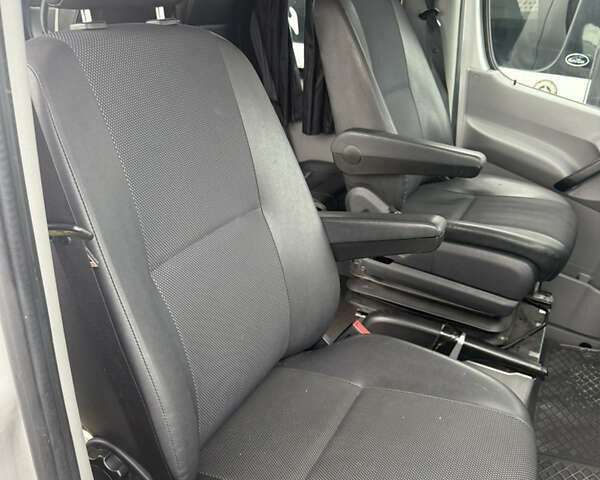 Серый Мерседес Sprinter, объемом двигателя 2.2 л и пробегом 231 тыс. км за 39999 $, фото 20 на Automoto.ua