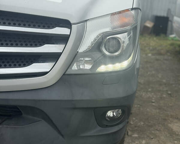 Серый Мерседес Sprinter, объемом двигателя 2.2 л и пробегом 231 тыс. км за 39999 $, фото 9 на Automoto.ua