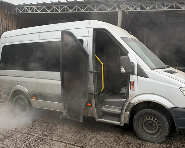 Серый Мерседес Sprinter, объемом двигателя 2.15 л и пробегом 483 тыс. км за 14500 $, фото 2 на Automoto.ua