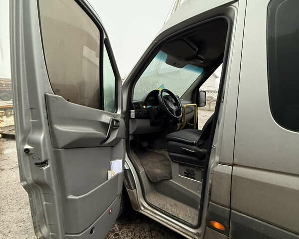 Серый Мерседес Sprinter, объемом двигателя 2.15 л и пробегом 483 тыс. км за 14500 $, фото 7 на Automoto.ua