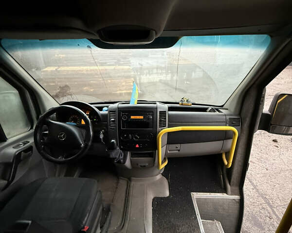 Серый Мерседес Sprinter, объемом двигателя 2.15 л и пробегом 483 тыс. км за 14500 $, фото 12 на Automoto.ua