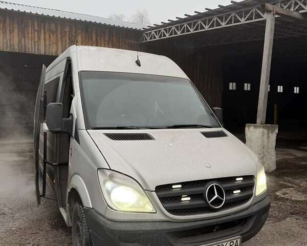 Серый Мерседес Sprinter, объемом двигателя 2.15 л и пробегом 483 тыс. км за 14500 $, фото 1 на Automoto.ua