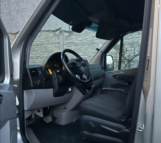Серый Мерседес Sprinter, объемом двигателя 3 л и пробегом 395 тыс. км за 40905 $, фото 6 на Automoto.ua