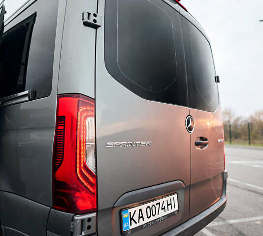 Серый Мерседес Sprinter, объемом двигателя 2.14 л и пробегом 604 тыс. км за 32500 $, фото 4 на Automoto.ua