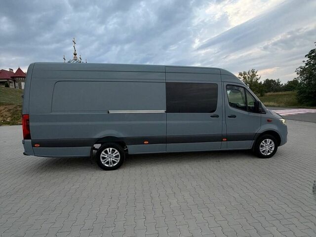 Серый Мерседес Sprinter, объемом двигателя 2.2 л и пробегом 360 тыс. км за 38500 $, фото 3 на Automoto.ua