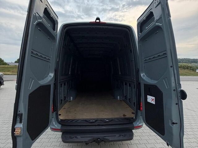 Серый Мерседес Sprinter, объемом двигателя 2.2 л и пробегом 360 тыс. км за 38500 $, фото 12 на Automoto.ua