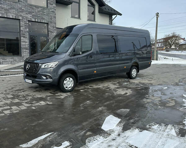 Серый Мерседес Sprinter, объемом двигателя 2.99 л и пробегом 316 тыс. км за 62400 $, фото 1 на Automoto.ua