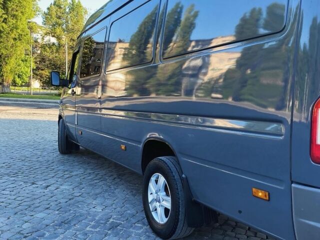 Серый Мерседес Sprinter, объемом двигателя 0.27 л и пробегом 350 тыс. км за 13500 $, фото 3 на Automoto.ua