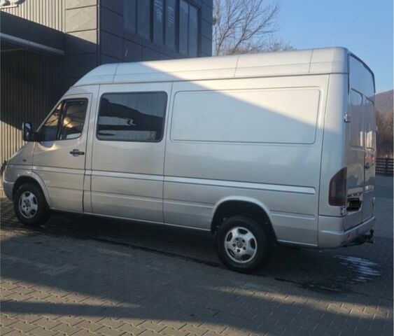 Серый Мерседес Sprinter, объемом двигателя 2.2 л и пробегом 300 тыс. км за 8000 $, фото 4 на Automoto.ua