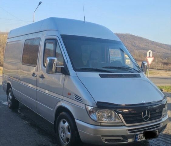Серый Мерседес Sprinter, объемом двигателя 2.2 л и пробегом 300 тыс. км за 8000 $, фото 1 на Automoto.ua