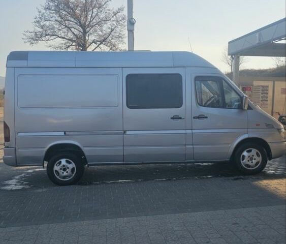 Серый Мерседес Sprinter, объемом двигателя 2.2 л и пробегом 300 тыс. км за 8000 $, фото 2 на Automoto.ua