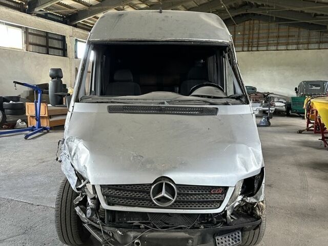 Серый Мерседес Sprinter, объемом двигателя 2.7 л и пробегом 500 тыс. км за 6475 $, фото 3 на Automoto.ua