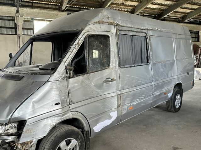 Серый Мерседес Sprinter, объемом двигателя 2.7 л и пробегом 500 тыс. км за 6475 $, фото 5 на Automoto.ua