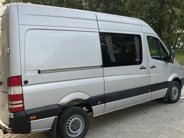 Серый Мерседес Sprinter, объемом двигателя 2.1 л и пробегом 700 тыс. км за 8400 $, фото 2 на Automoto.ua