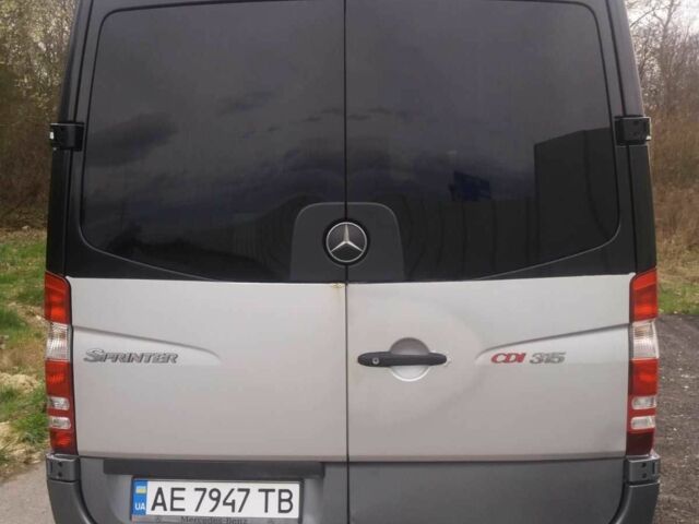 Серый Мерседес Sprinter, объемом двигателя 2.1 л и пробегом 426 тыс. км за 12000 $, фото 2 на Automoto.ua