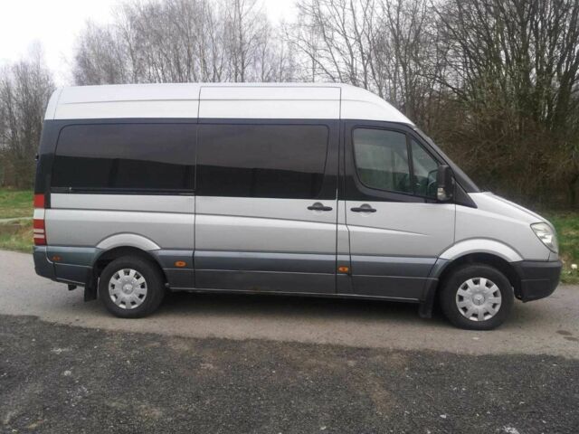 Серый Мерседес Sprinter, объемом двигателя 2.1 л и пробегом 426 тыс. км за 12000 $, фото 3 на Automoto.ua