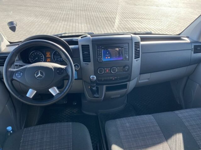 Серый Мерседес Sprinter, объемом двигателя 3 л и пробегом 375 тыс. км за 33900 $, фото 5 на Automoto.ua