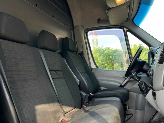 Серый Мерседес Sprinter, объемом двигателя 2.2 л и пробегом 468 тыс. км за 14290 $, фото 8 на Automoto.ua