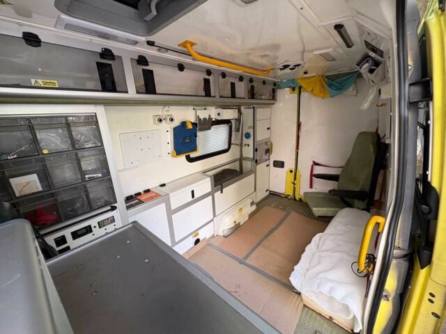 Серый Мерседес Sprinter, объемом двигателя 3 л и пробегом 300 тыс. км за 9000 $, фото 6 на Automoto.ua