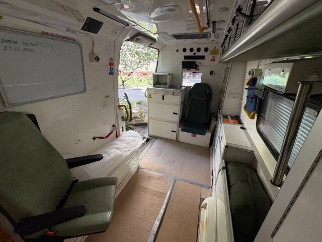 Серый Мерседес Sprinter, объемом двигателя 3 л и пробегом 300 тыс. км за 9000 $, фото 7 на Automoto.ua