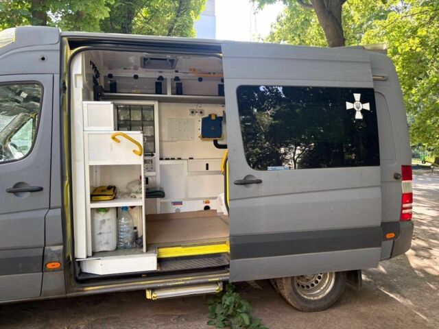 Серый Мерседес Sprinter, объемом двигателя 3 л и пробегом 300 тыс. км за 9000 $, фото 2 на Automoto.ua
