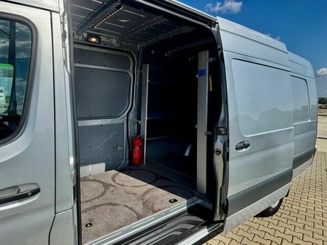 Серый Мерседес Sprinter, объемом двигателя 3 л и пробегом 403 тыс. км за 54800 $, фото 7 на Automoto.ua