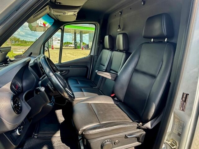 Серый Мерседес Sprinter, объемом двигателя 3 л и пробегом 403 тыс. км за 54800 $, фото 13 на Automoto.ua