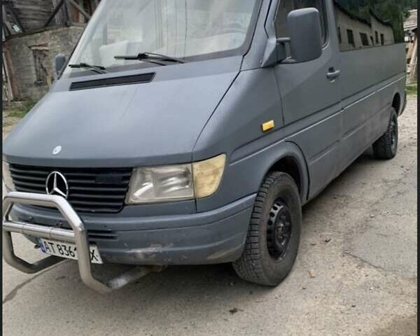 Серый Мерседес Sprinter, объемом двигателя 2.3 л и пробегом 500 тыс. км за 3200 $, фото 3 на Automoto.ua
