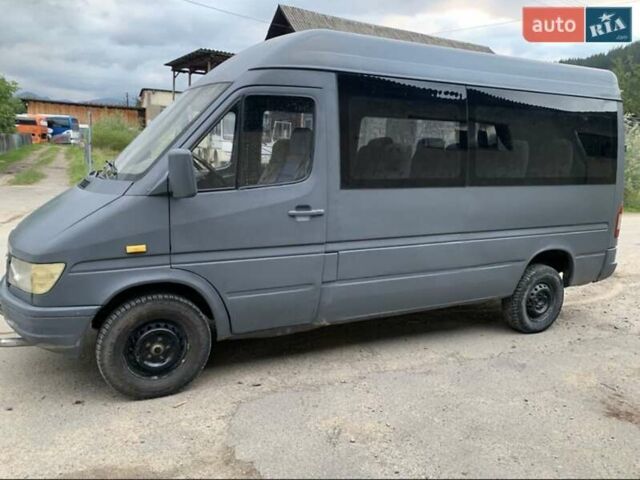 Серый Мерседес Sprinter, объемом двигателя 2.3 л и пробегом 500 тыс. км за 3200 $, фото 1 на Automoto.ua
