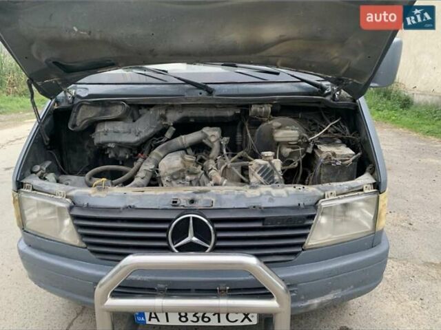 Серый Мерседес Sprinter, объемом двигателя 2.3 л и пробегом 500 тыс. км за 3200 $, фото 8 на Automoto.ua