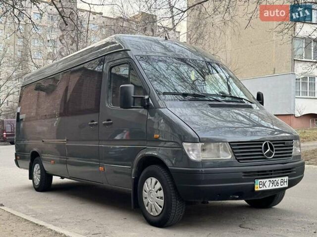 Серый Мерседес Sprinter, объемом двигателя 2.87 л и пробегом 670 тыс. км за 11500 $, фото 1 на Automoto.ua