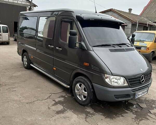 Серый Мерседес Sprinter, объемом двигателя 2.69 л и пробегом 512 тыс. км за 15000 $, фото 3 на Automoto.ua