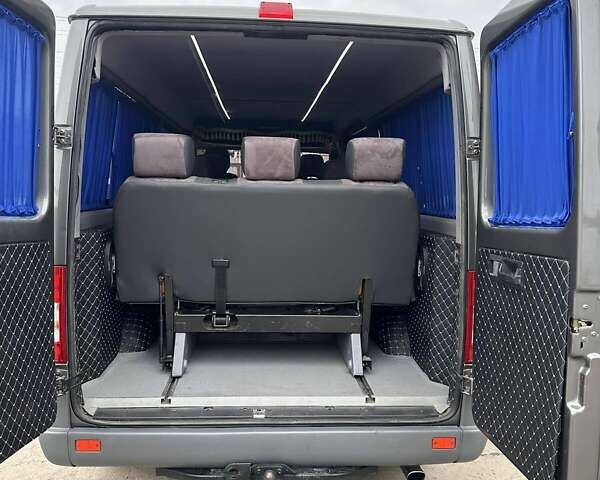 Серый Мерседес Sprinter, объемом двигателя 2.69 л и пробегом 512 тыс. км за 14000 $, фото 5 на Automoto.ua