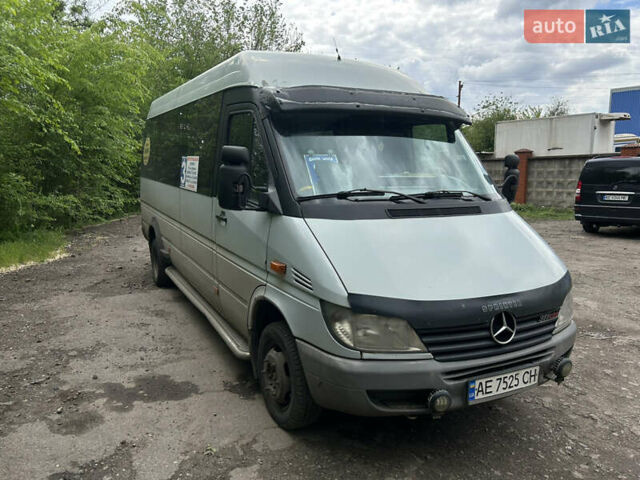 Серый Мерседес Sprinter, объемом двигателя 2.7 л и пробегом 990 тыс. км за 9900 $, фото 2 на Automoto.ua