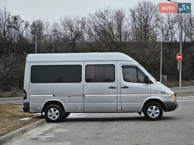 Серый Мерседес Sprinter, объемом двигателя 2.2 л и пробегом 556 тыс. км за 6999 $, фото 5 на Automoto.ua
