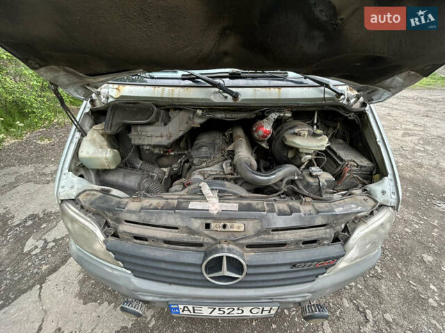 Серый Мерседес Sprinter, объемом двигателя 2.7 л и пробегом 990 тыс. км за 9900 $, фото 5 на Automoto.ua