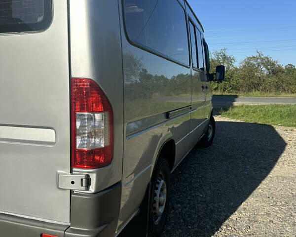 Серый Мерседес Sprinter, объемом двигателя 2.15 л и пробегом 800 тыс. км за 7199 $, фото 4 на Automoto.ua