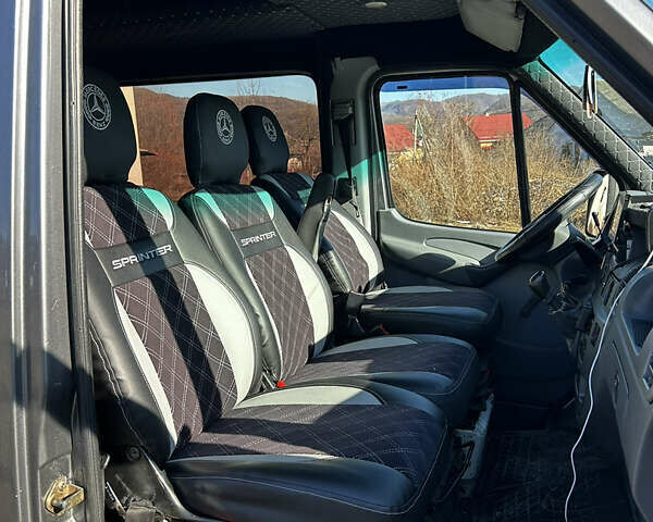 Серый Мерседес Sprinter, объемом двигателя 2.7 л и пробегом 600 тыс. км за 11500 $, фото 14 на Automoto.ua
