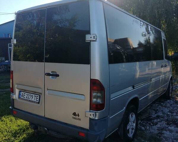 Серый Мерседес Sprinter, объемом двигателя 2.15 л и пробегом 64 тыс. км за 8000 $, фото 5 на Automoto.ua