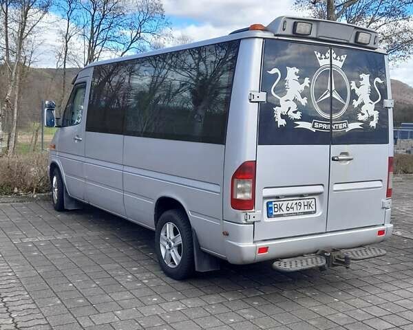 Серый Мерседес Sprinter, объемом двигателя 0 л и пробегом 320 тыс. км за 12500 $, фото 2 на Automoto.ua