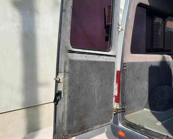 Серый Мерседес Sprinter, объемом двигателя 2.69 л и пробегом 795 тыс. км за 8500 $, фото 16 на Automoto.ua