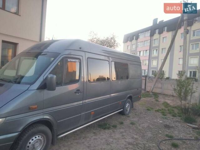 Серый Мерседес Sprinter, объемом двигателя 2.2 л и пробегом 400 тыс. км за 8200 $, фото 1 на Automoto.ua