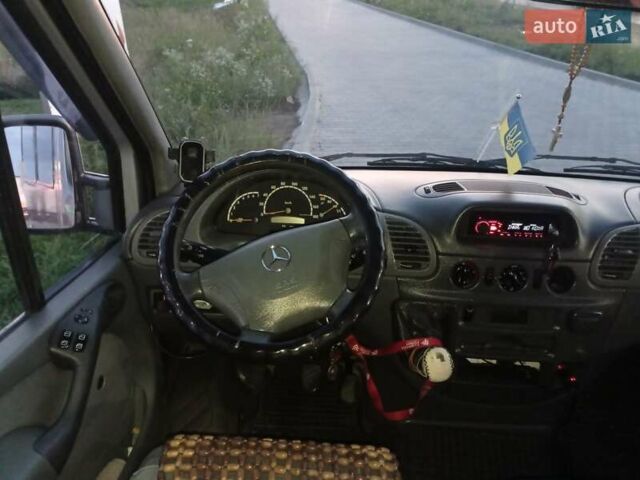 Серый Мерседес Sprinter, объемом двигателя 0 л и пробегом 246 тыс. км за 8000 $, фото 3 на Automoto.ua