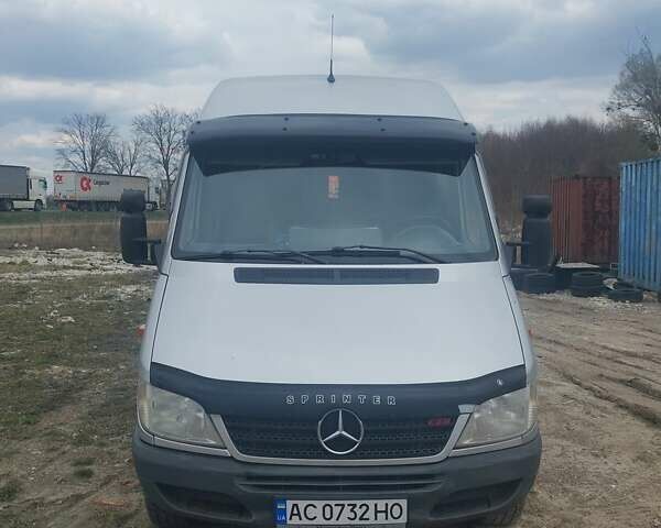 Серый Мерседес Sprinter, объемом двигателя 2.7 л и пробегом 470 тыс. км за 8800 $, фото 1 на Automoto.ua
