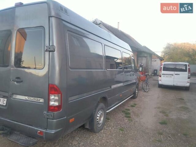 Серый Мерседес Sprinter, объемом двигателя 2.2 л и пробегом 400 тыс. км за 8200 $, фото 2 на Automoto.ua