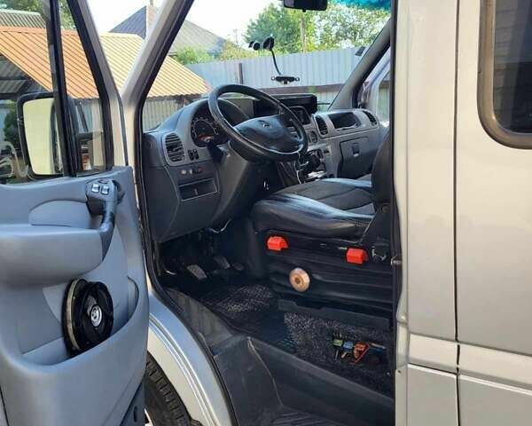 Серый Мерседес Sprinter, объемом двигателя 2.69 л и пробегом 795 тыс. км за 8500 $, фото 4 на Automoto.ua