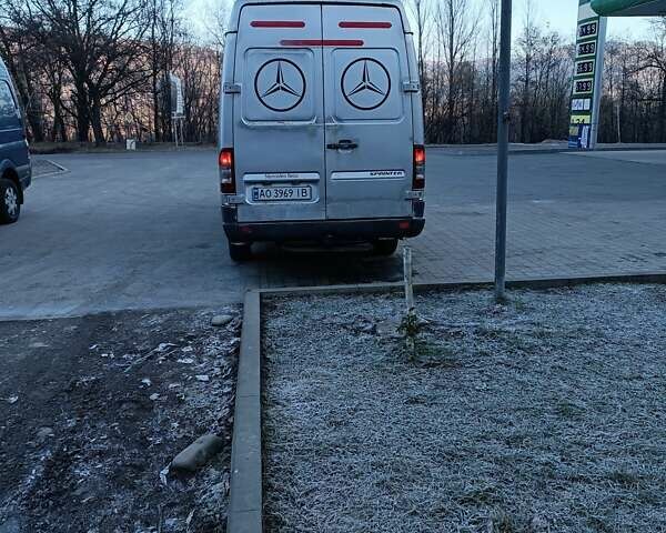 Серый Мерседес Sprinter, объемом двигателя 2.69 л и пробегом 486 тыс. км за 9500 $, фото 5 на Automoto.ua