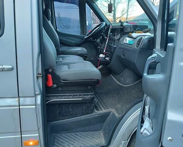 Серый Мерседес Sprinter, объемом двигателя 2.69 л и пробегом 486 тыс. км за 9500 $, фото 4 на Automoto.ua