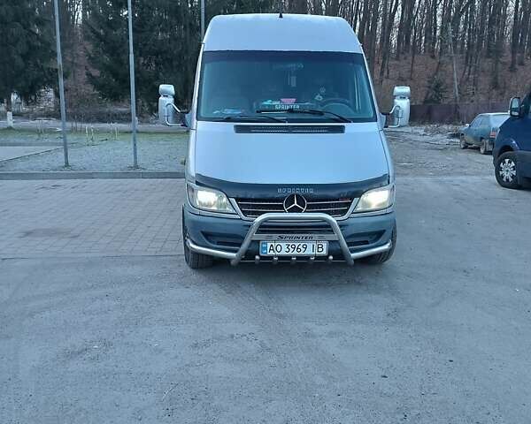 Серый Мерседес Sprinter, объемом двигателя 2.69 л и пробегом 486 тыс. км за 9500 $, фото 7 на Automoto.ua