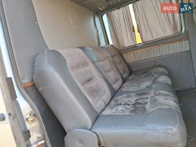 Серый Мерседес Sprinter, объемом двигателя 2.7 л и пробегом 850 тыс. км за 6500 $, фото 21 на Automoto.ua